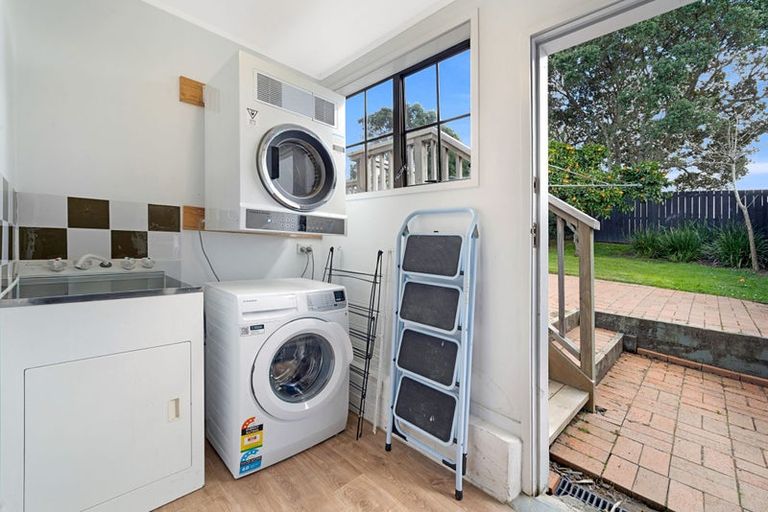 Photo of property in 15 Denarius Lane, Glendene, Auckland, 0602