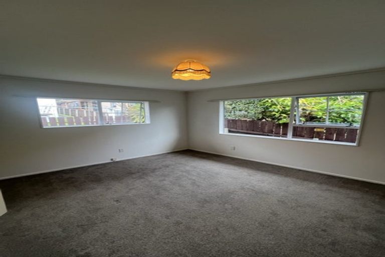 Photo of property in 2/71 Browns Bay Road, Browns Bay, Auckland, 0630