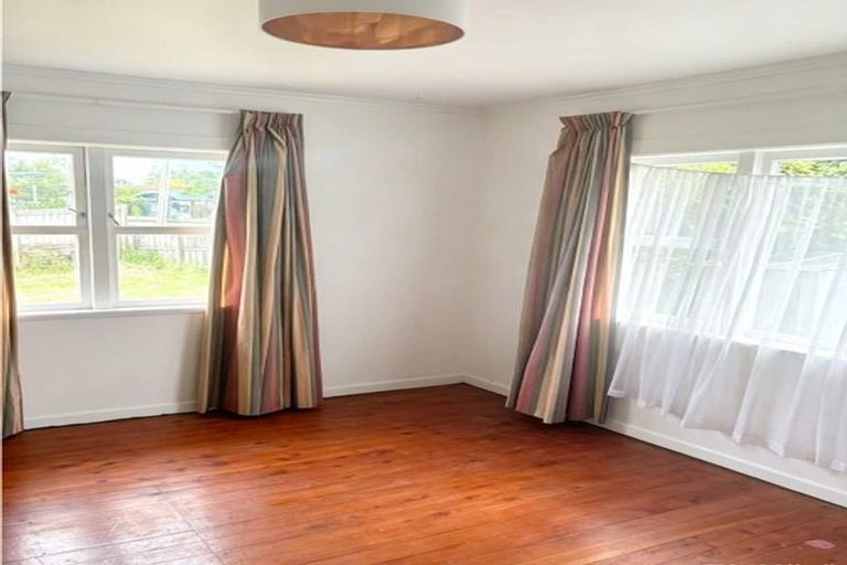 Photo of property in 121 Sturges Road, Henderson, Auckland, 0612