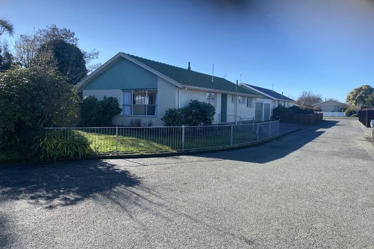 Photo of property in 43 Oakley Crescent, Hornby, Christchurch, 8042