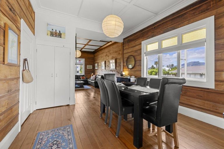 Photo of property in 22 Wallis Street, Raglan, 3225