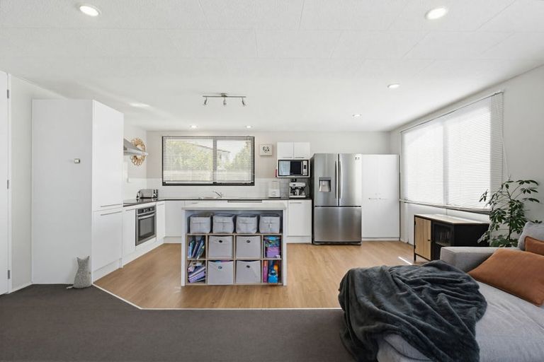 Photo of property in 2/342c Royal Road, Massey, Auckland, 0614