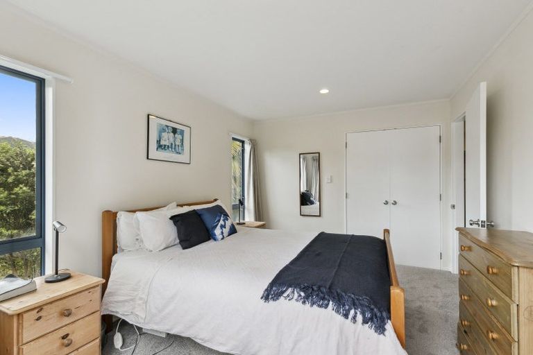 Photo of property in 21 Court Road, Tawa, Wellington, 5028