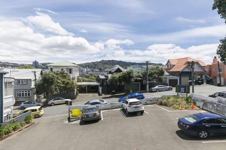 Photo of property in 60 Roxburgh Street, Mount Victoria, Wellington, 6011