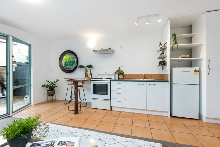 Photo of property in 2/4 Wynyard Road, Mount Eden, Auckland, 1024