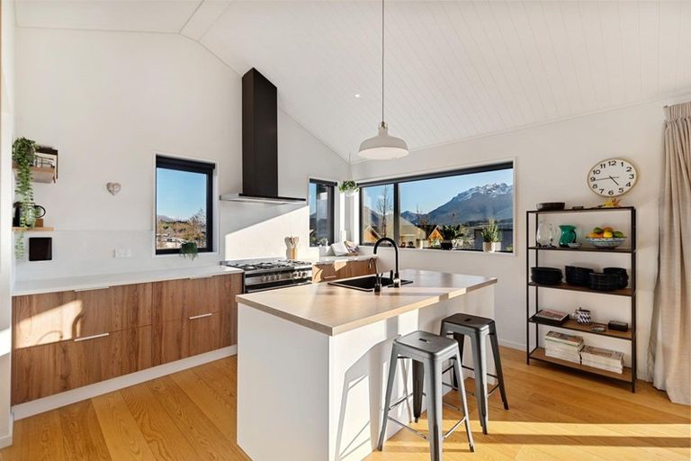 Photo of property in 2 Wanderer Lane, Jacks Point, Queenstown, 9371