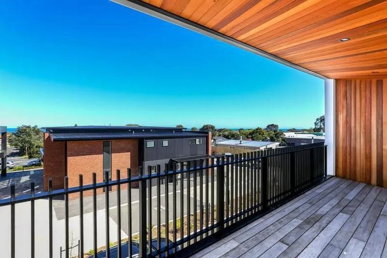 Photo of property in 3/1157 South Road, Oakura, 4314