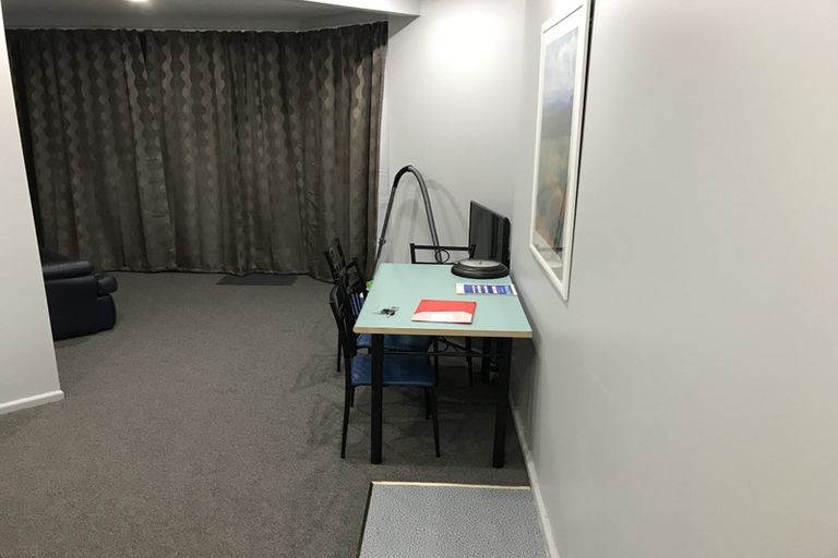 Photo of property in Terrace Garden Apartments, 1e/120 The Terrace, Wellington Central, Wellington, 6011