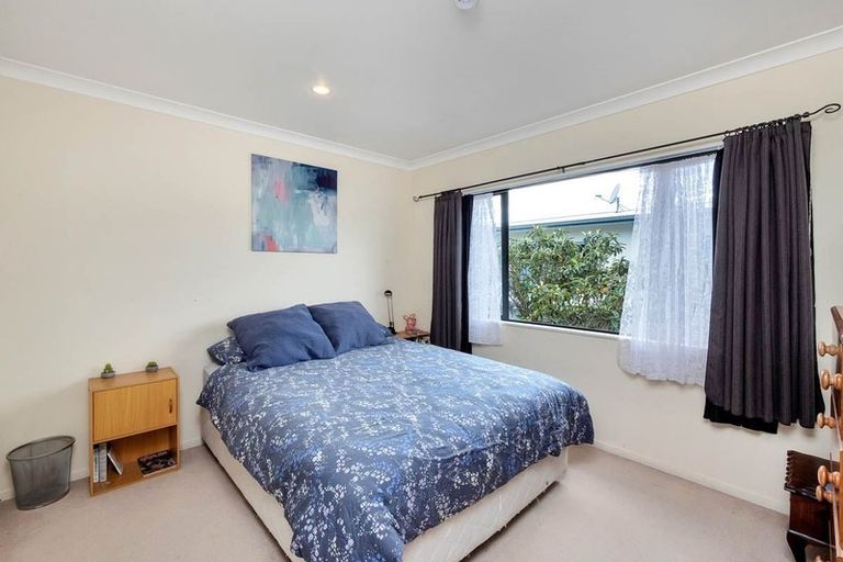 Photo of property in 62 Medallion Drive, Oteha, Auckland, 0632