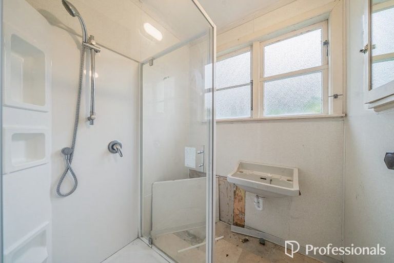 Photo of property in 35 Farmer Crescent, Taita, Lower Hutt, 5011