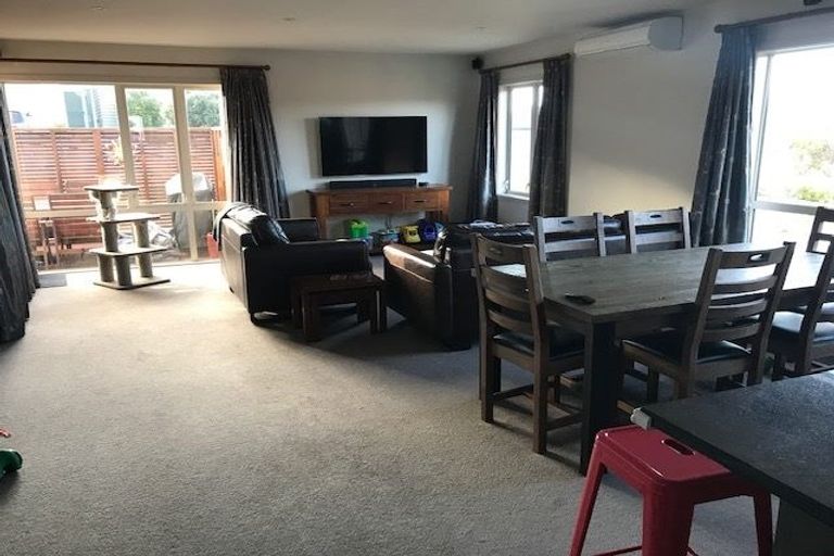 Photo of property in 4 Kaweka Close, Aotea, Porirua, 5024