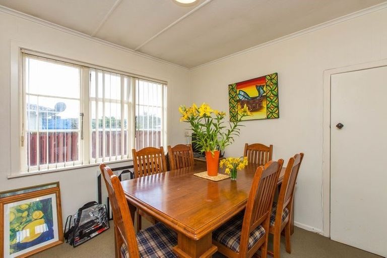Photo of property in 18 Crawford Avenue, Mangere Bridge, Auckland, 2022