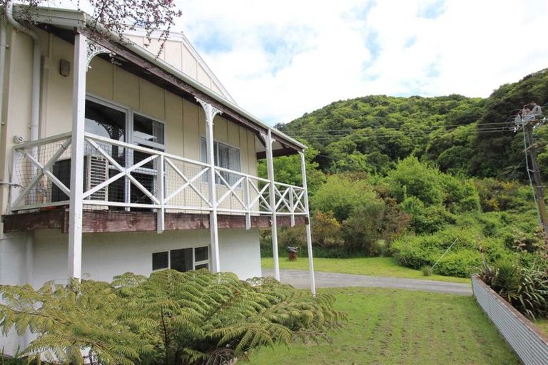 Photo of property in 38 Buller Street, Picton, 7220