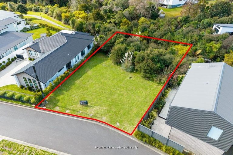 Photo of property in 8 Odlin Lane, Red Beach, 0932