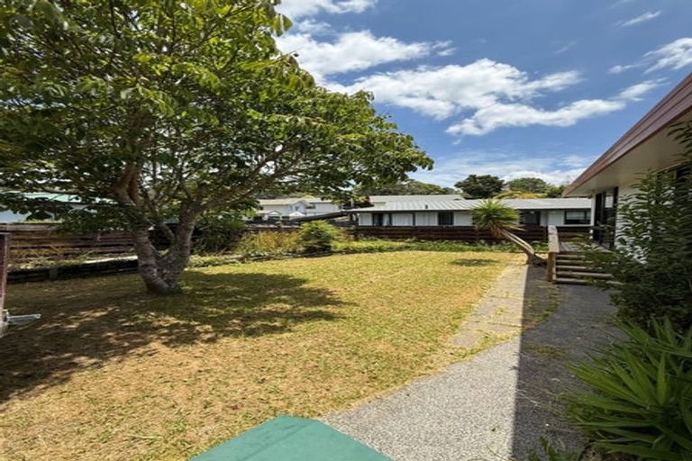 Photo of property in 2/76 Parrs Cross Road, Henderson, Auckland, 0612