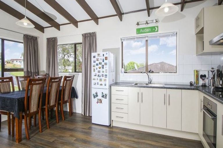 Photo of property in 142 Moire Road, West Harbour, Auckland, 0618