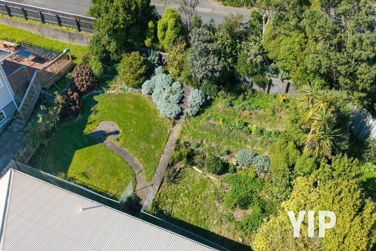 Photo of property in 10 Omega Street, Newlands, Wellington, 6037