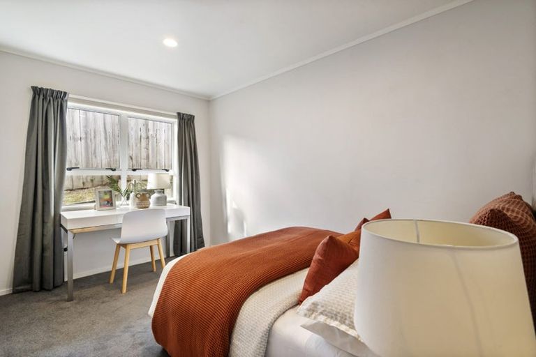 Photo of property in 2/8 Selwyn Crescent, Forrest Hill, Auckland, 0620