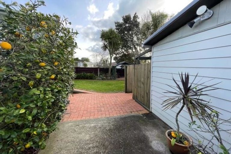 Photo of property in 102 Gills Road, Bucklands Beach, Auckland, 2014
