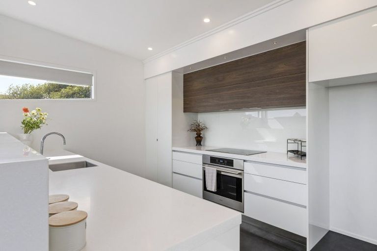 Photo of property in 26 Birdwood Avenue, Moturoa, New Plymouth, 4310