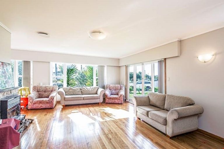 Photo of property in 8 Mawney Road, Henderson, Auckland, 0610