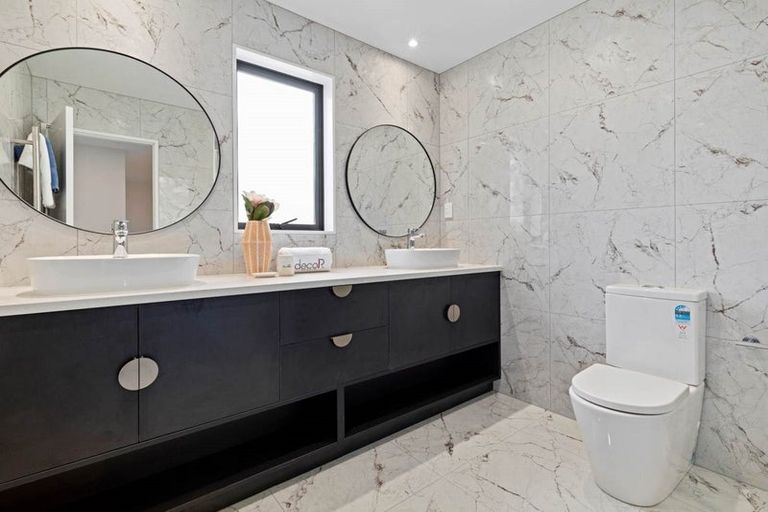 Photo of property in 43 Sunnyheights Road, Orewa, 0931