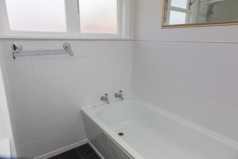 Photo of property in 1 Patea Place, Terrace End, Palmerston North, 4410