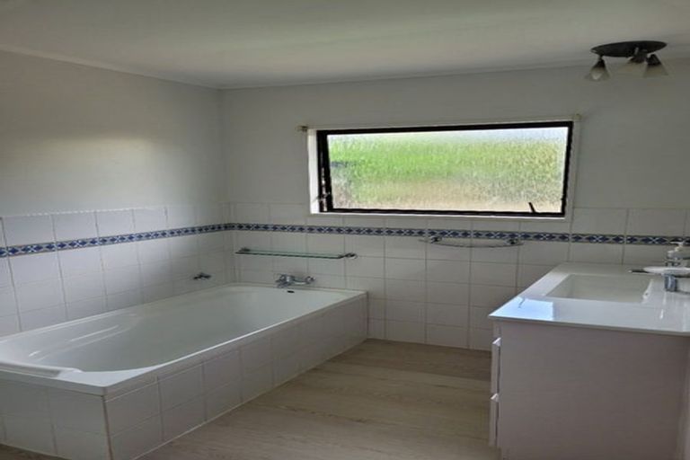 Photo of property in 42 Barnhill Crescent, Pahurehure, Papakura, 2113