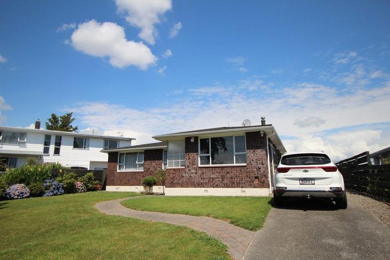 Photo of property in 12 Raglan Avenue, Cloverlea, Palmerston North, 4412