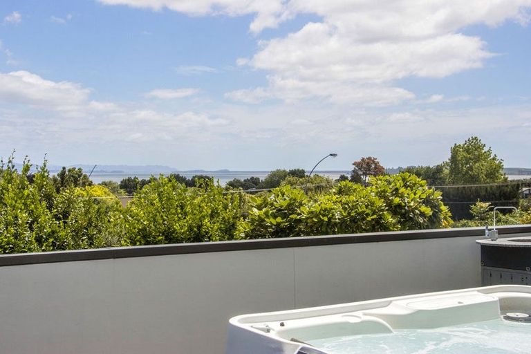 Photo of property in 12 Haden Place, Omokoroa, 3114