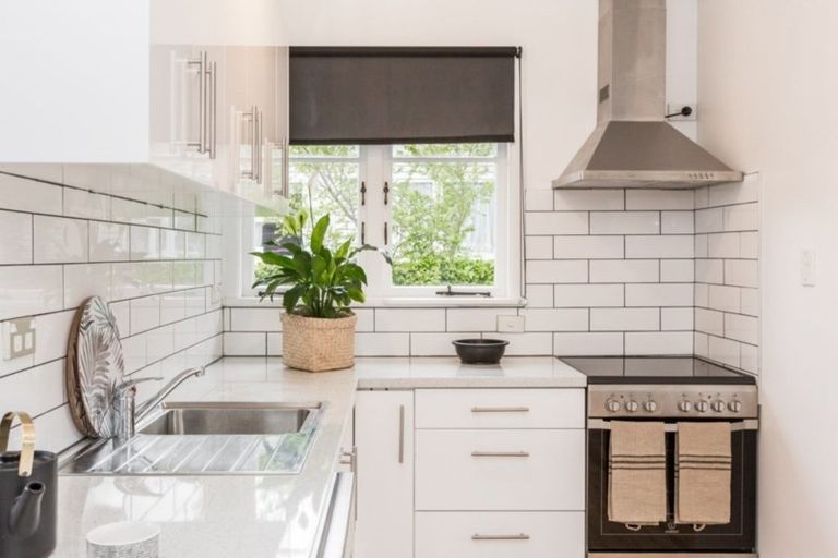 Photo of property in 12 Nimon Street, Havelock North, 4130