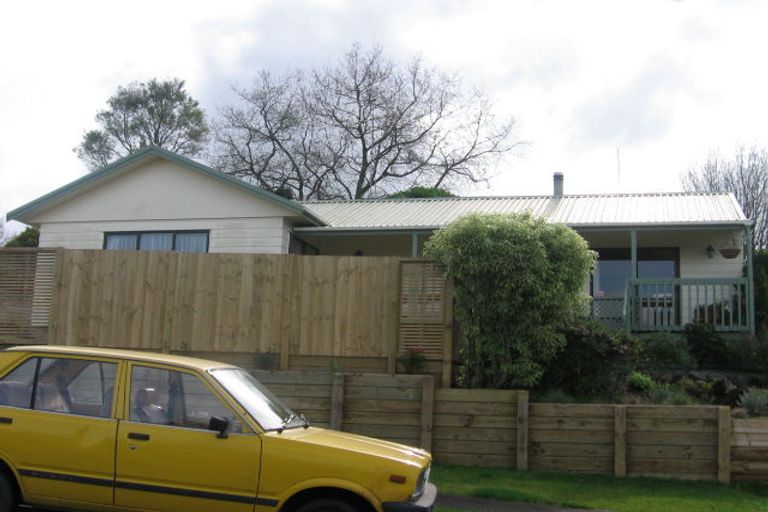 Photo of property in 4 Redmount Place, Red Hill, Papakura, 2110
