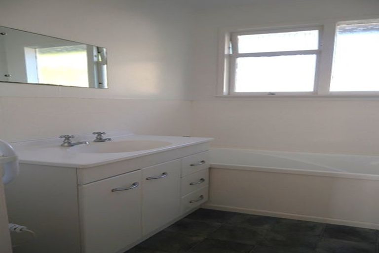 Photo of property in 44 Acacia Avenue, Maungaraki, Lower Hutt, 5010