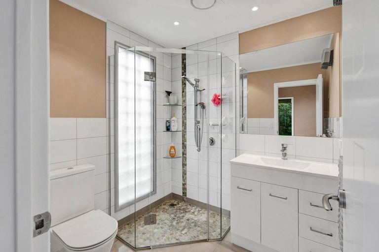 Photo of property in 100 Elsham Road, Lepperton, New Plymouth, 4373