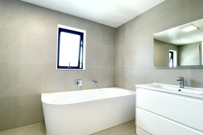 Photo of property in 6 Vanbrugh Place, Bucklands Beach, Auckland, 2014