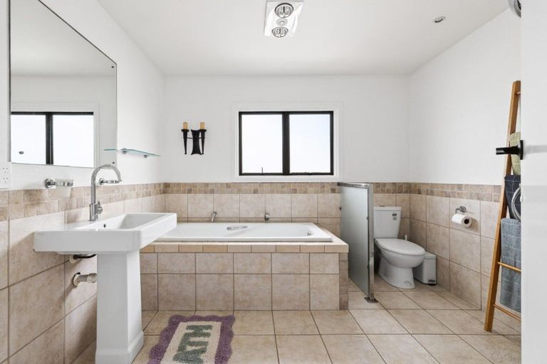 Photo of property in 4 Oceanbeach Road, Mount Maunganui, 3116