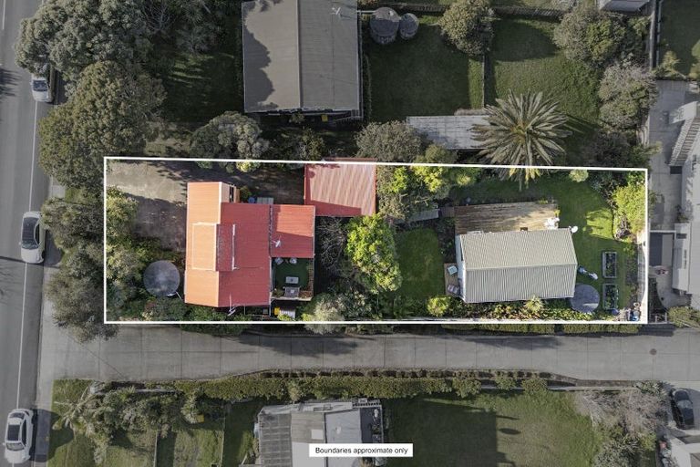 Photo of property in 1055 Whangaparaoa Road, Tindalls Beach, Whangaparaoa, 0930