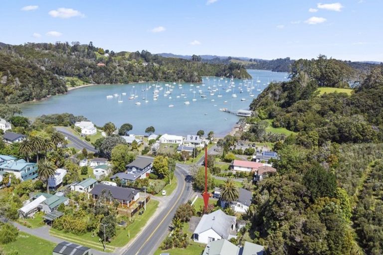 Photo of property in 31 Matauwhi Road, Russell, 0202