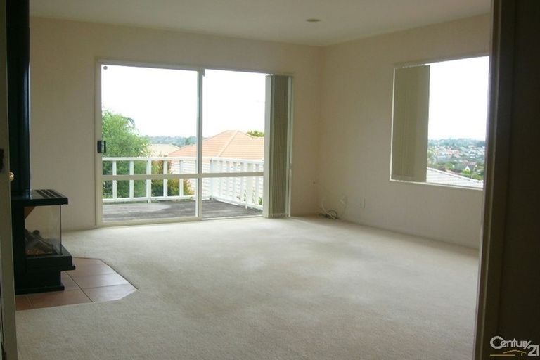 Photo of property in 2/61 Wiltshire Place, Somerville, Auckland, 2014