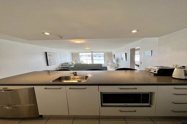 Photo of property in The Capital, 14/370 Oriental Parade, Oriental Bay, Wellington, 6011