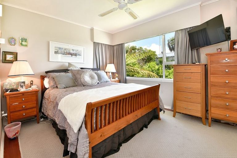 Photo of property in 18 Gledstane Road, Stanmore Bay, Whangaparaoa, 0932