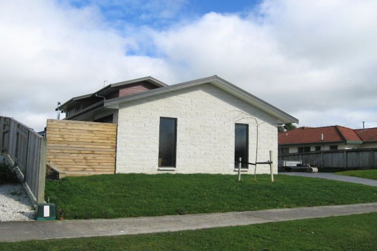 Photo of property in 70 Pacific Drive, Fitzherbert, Palmerston North, 4410