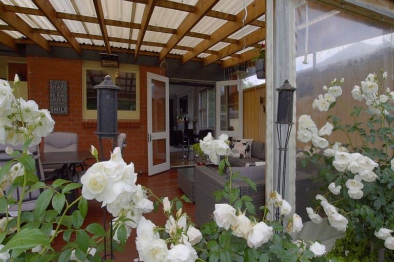 Photo of property in 10 Piper Place, Roslyn, Palmerston North, 4414