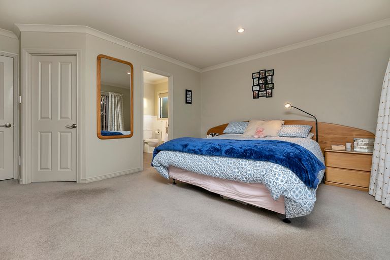 Photo of property in 8 Archer Rayner Place, Greenhithe, Auckland, 0632