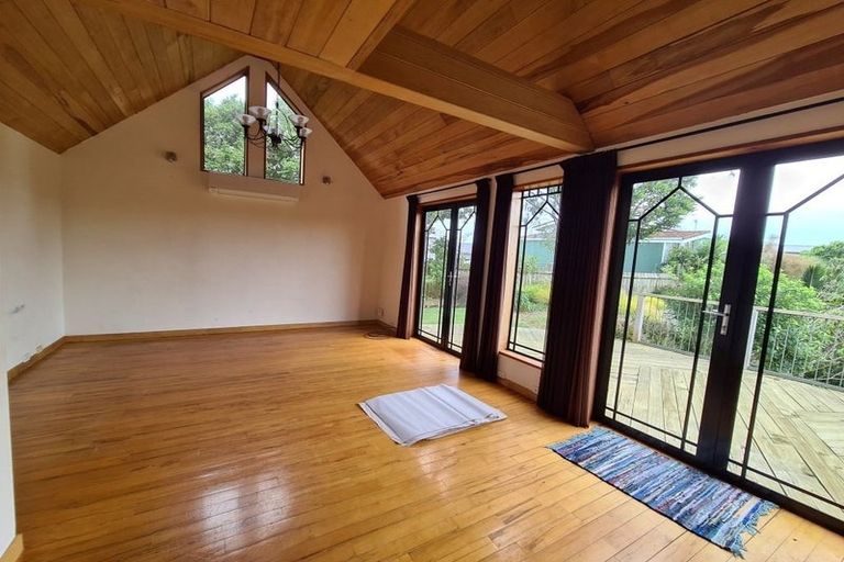 Photo of property in 9 Lindaver Grove, Merrilands, New Plymouth, 4312