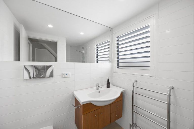 Photo of property in 75b Aikmans Road, Merivale, Christchurch, 8014