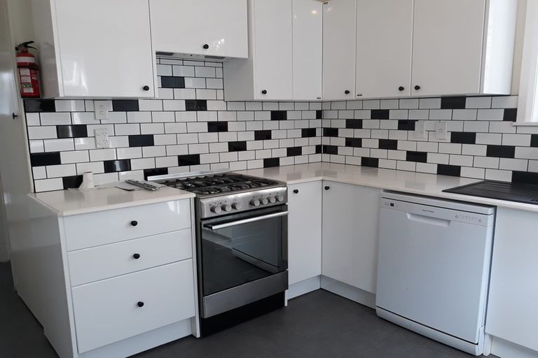 Photo of property in 3-5 Knoll Street, Island Bay, Wellington, 6023