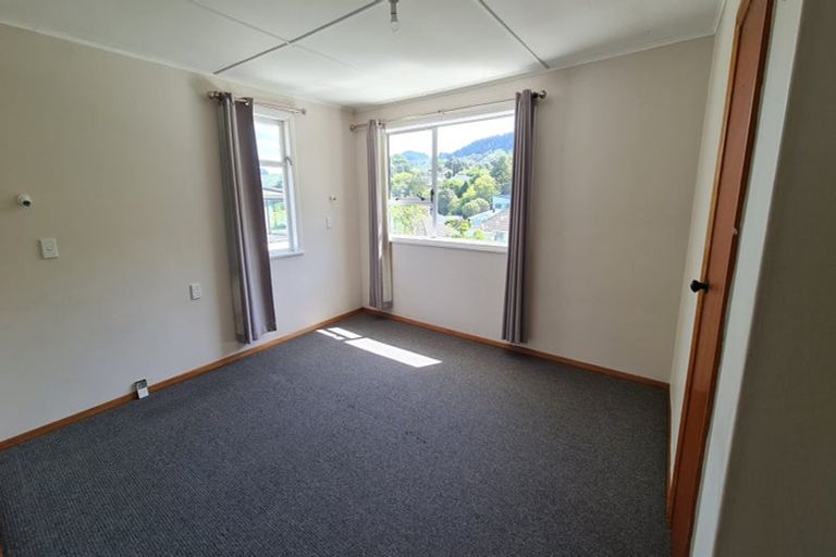 Photo of property in 8 Davidson Crescent, Tawa, Wellington, 5028