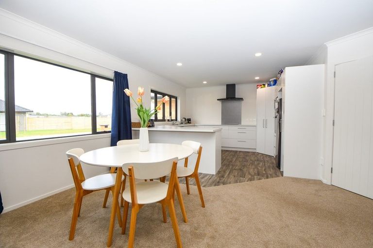 Photo of property in 1 Molesworth Street, Carterton, 5713