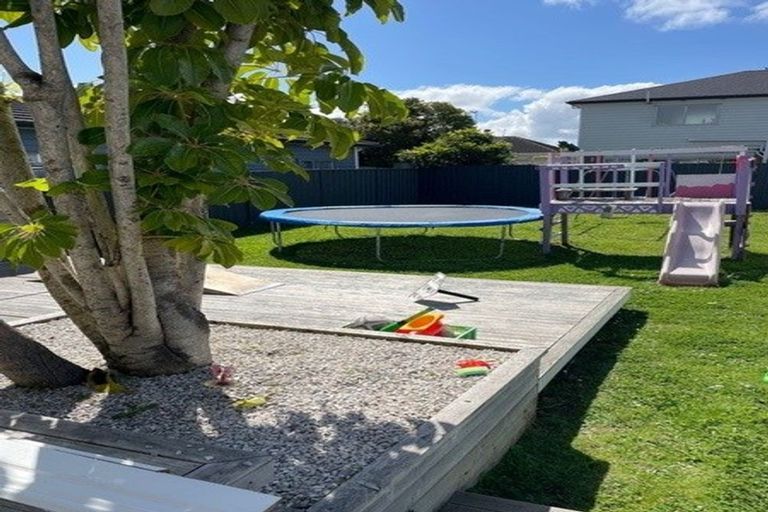 Photo of property in 18 Farnborough Crescent, Mangere, Auckland, 2022